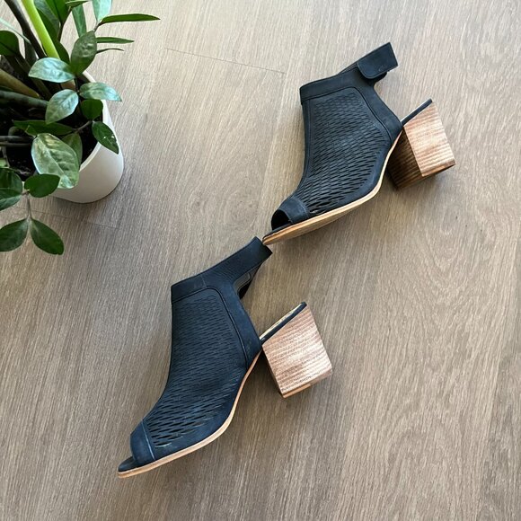 Vince Camuto Navy Suede Open-Toed Sandal with Chunky Heel and Velcro Strap - Picture 8 of 9